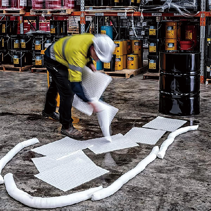 20Pcs Spill Absorbent Pads, Heavyweight Oil Absorbing Pads, 15" x 20" for Oil, Water and Other Liquids