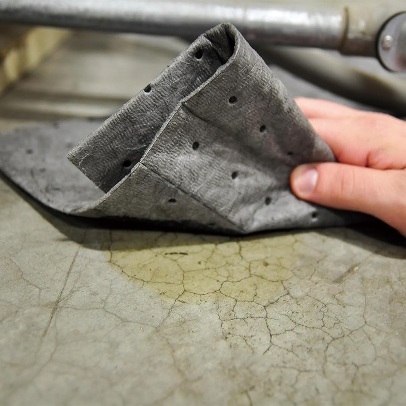 100 Pcs Spill Absorbent Pads, 9.8 x 13 Inch, Oil Absorbent Pads Weight Dimpled Pad Garage Accessories Water, for Absorbing Protecting Home Garage Basement