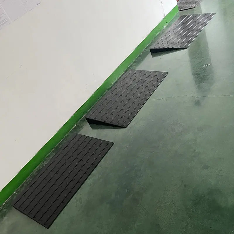 61mm China Manufacturer Leaf Grain Traffic Outdoor Street Black Kerb Ramps Driveway Rubber Car Cable Curb Road Ramp