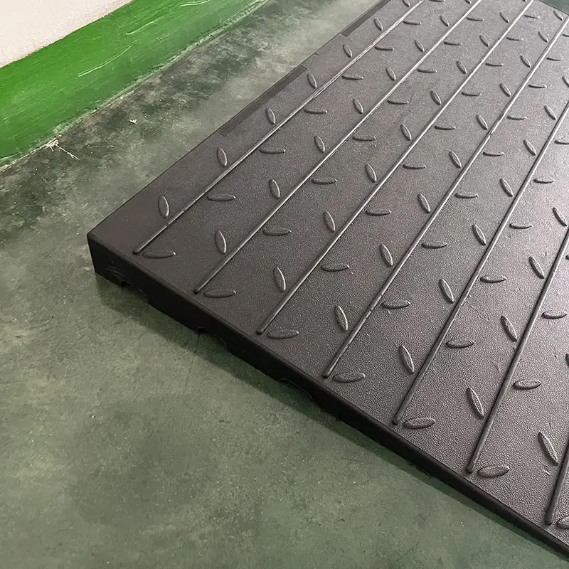 61mm China Manufacturer Leaf Grain Traffic Outdoor Street Black Kerb Ramps Driveway Rubber Car Cable Curb Road Ramp